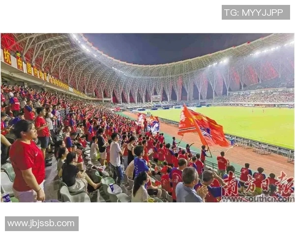 上海足球队战术之争引发热议球迷与专家各执己见探讨未来发展方向 上海足球队战术之争引发热议球迷与专家各执己见探讨未来发展方向