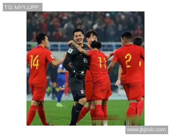 恒大足球明星签名背后的故事与球迷互动的温情瞬间 恒大足球明星签名背后的故事与球迷互动的温情瞬间